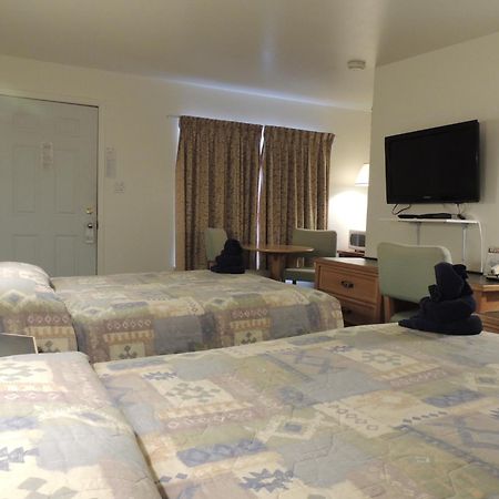 100 Mile Motel & Rv Park 100 Mile House Ruang foto