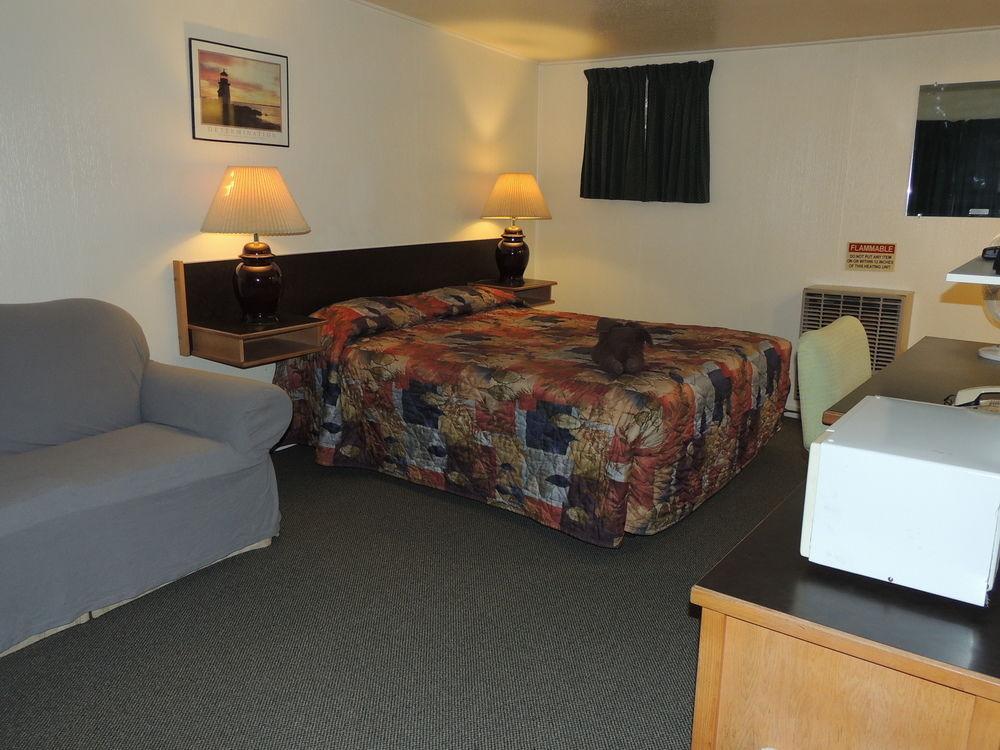 100 Mile Motel & Rv Park 100 Mile House Bagian luar foto