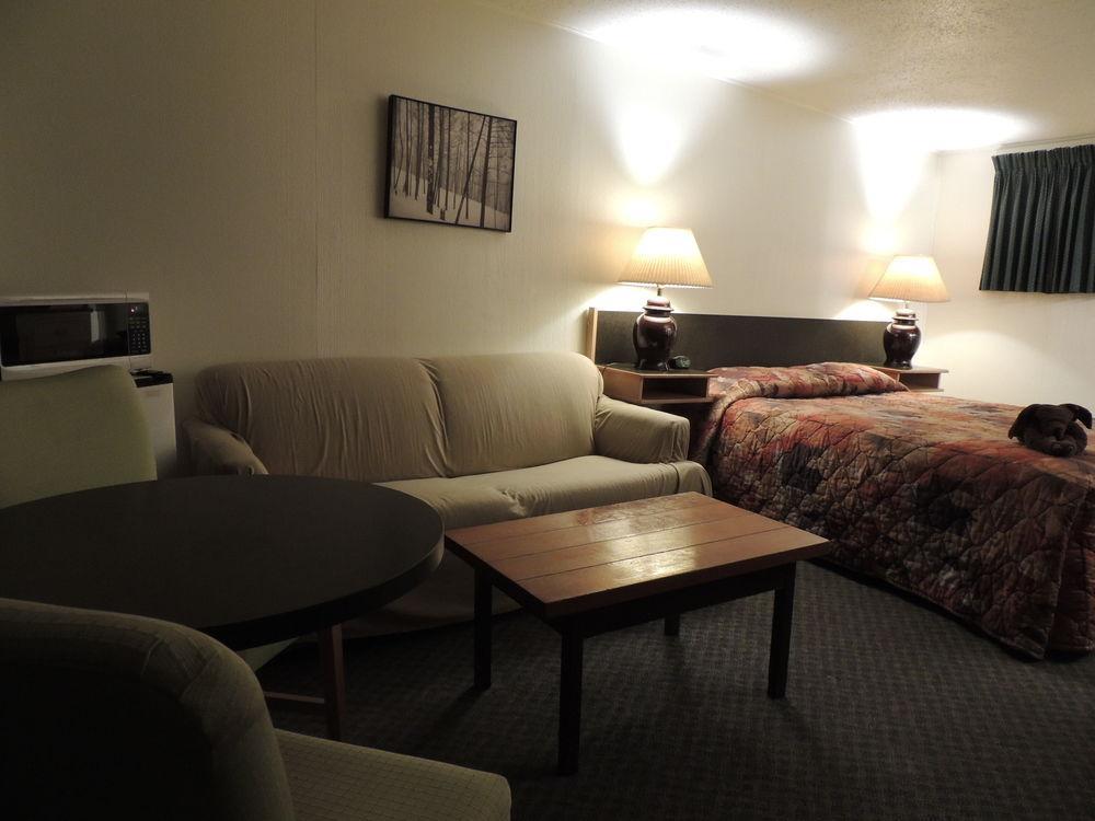 100 Mile Motel & Rv Park 100 Mile House Bagian luar foto