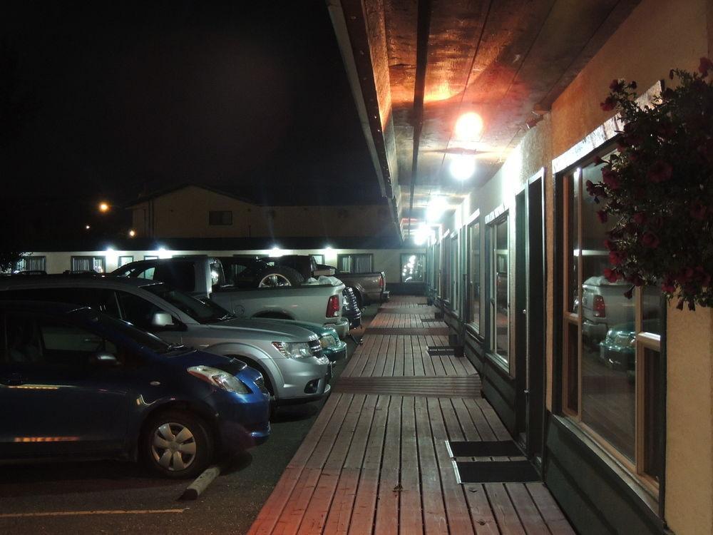 100 Mile Motel & Rv Park 100 Mile House Bagian luar foto