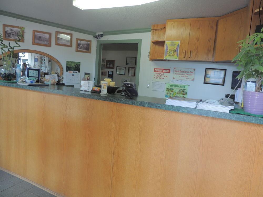 100 Mile Motel & Rv Park 100 Mile House Bagian luar foto