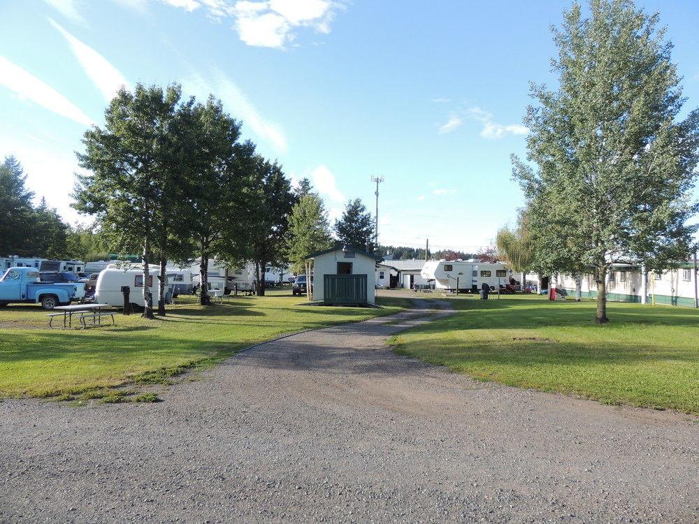 100 Mile Motel & Rv Park 100 Mile House Bagian luar foto