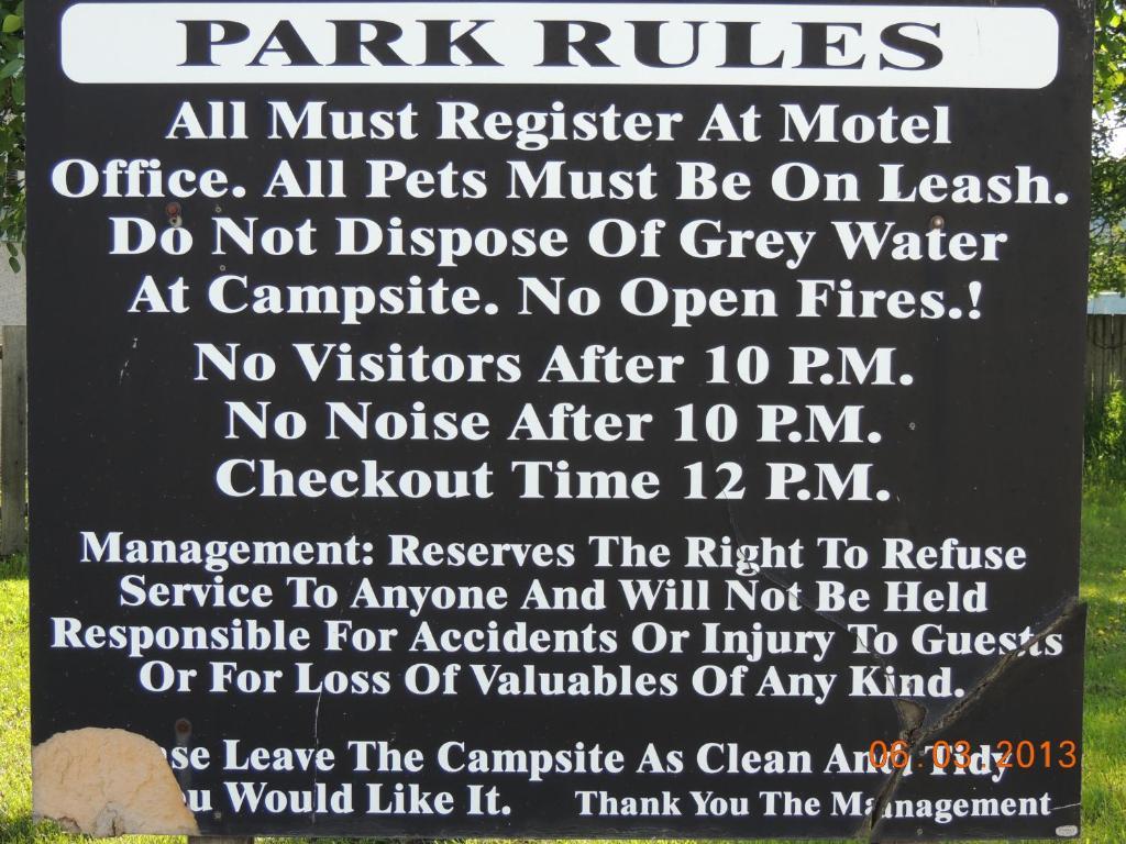 100 Mile Motel & Rv Park 100 Mile House Bagian luar foto