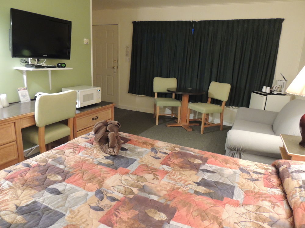 100 Mile Motel & Rv Park 100 Mile House Bagian luar foto