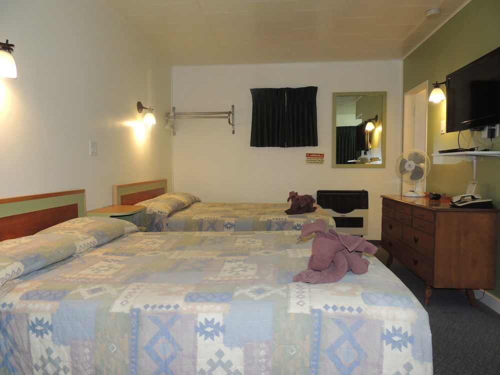 100 Mile Motel & Rv Park 100 Mile House Bagian luar foto