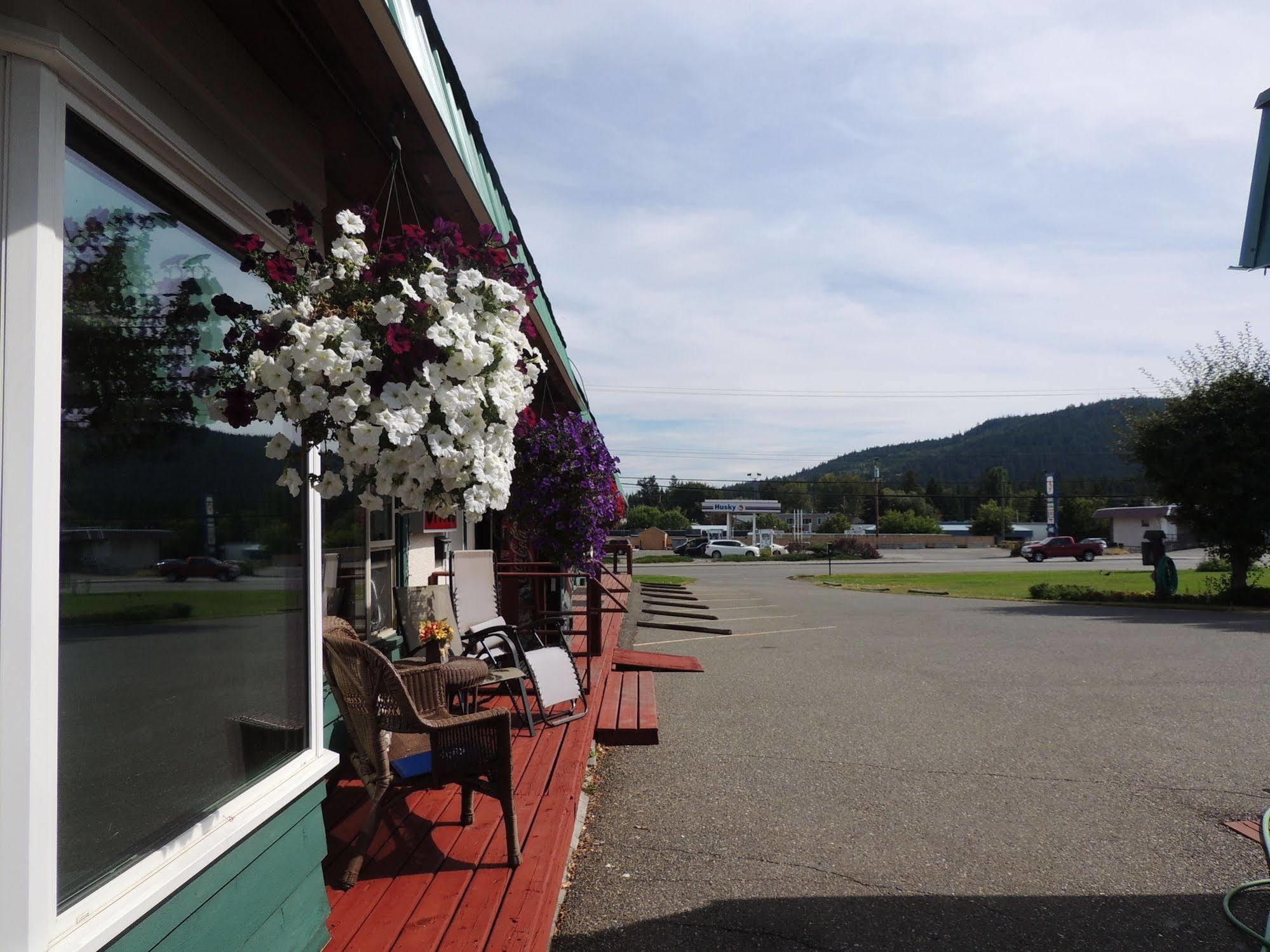 100 Mile Motel & Rv Park 100 Mile House Bagian luar foto