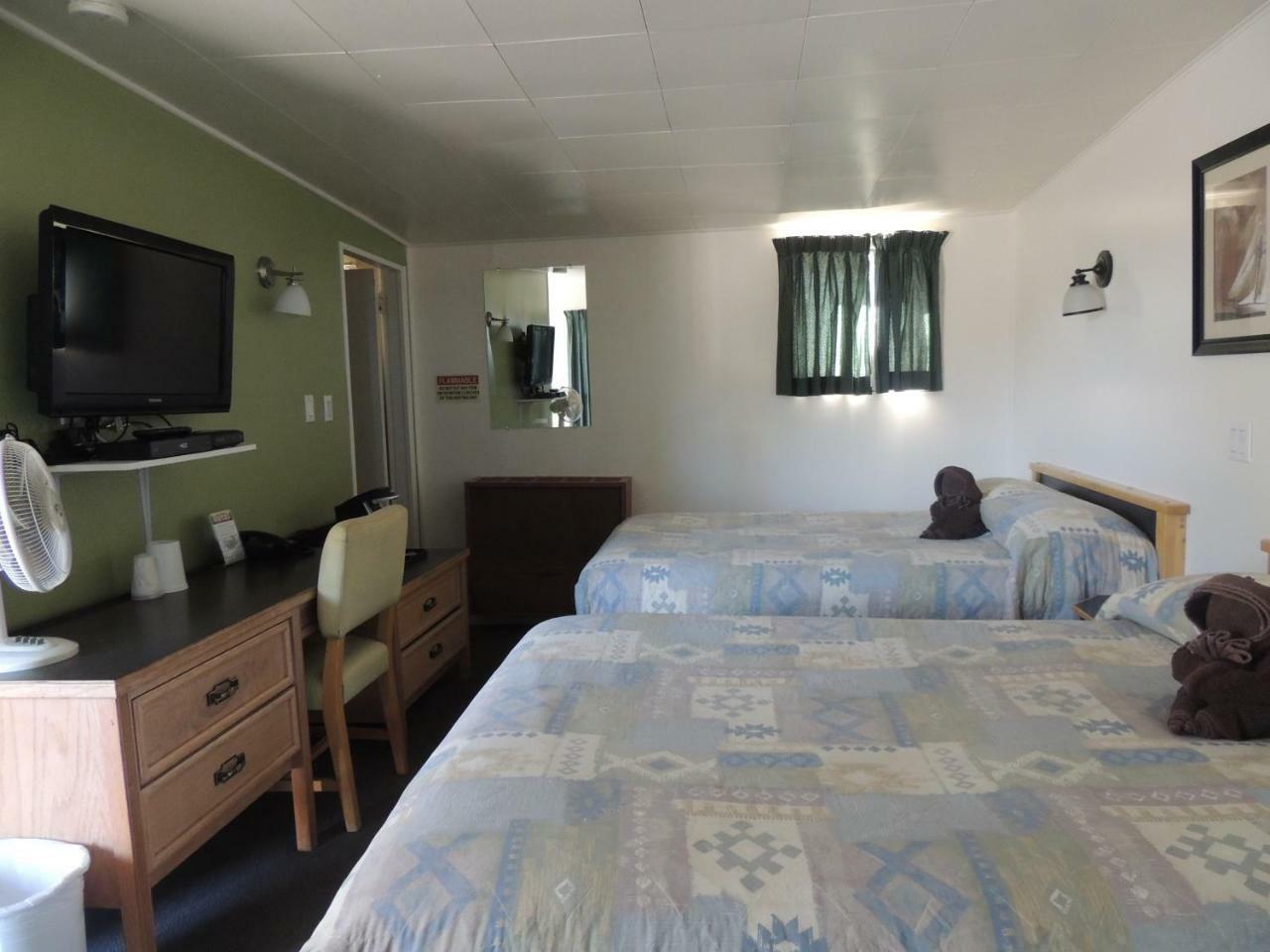 100 Mile Motel & Rv Park 100 Mile House Bagian luar foto