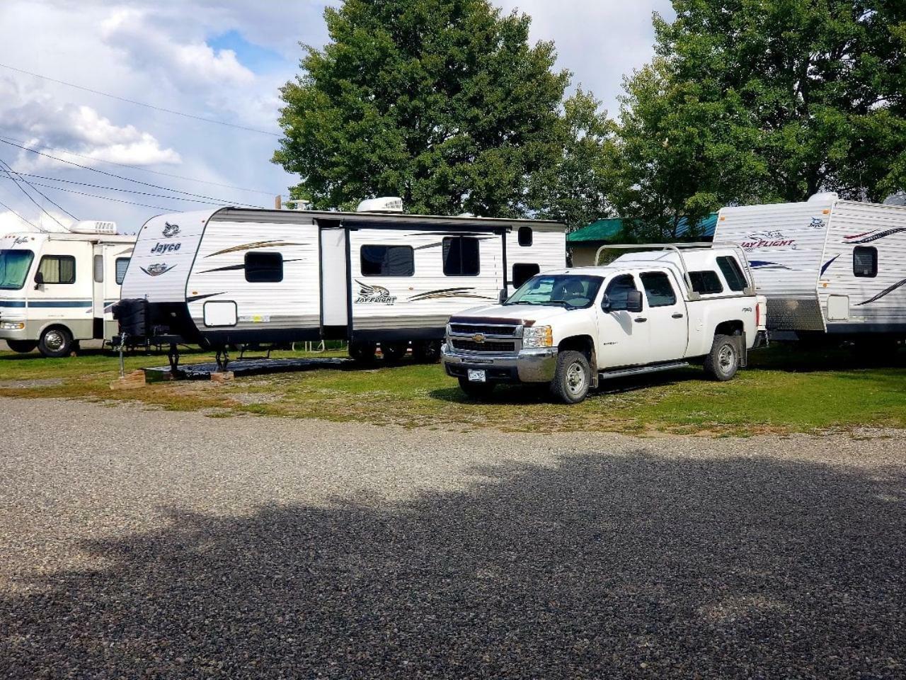 100 Mile Motel & Rv Park 100 Mile House Bagian luar foto