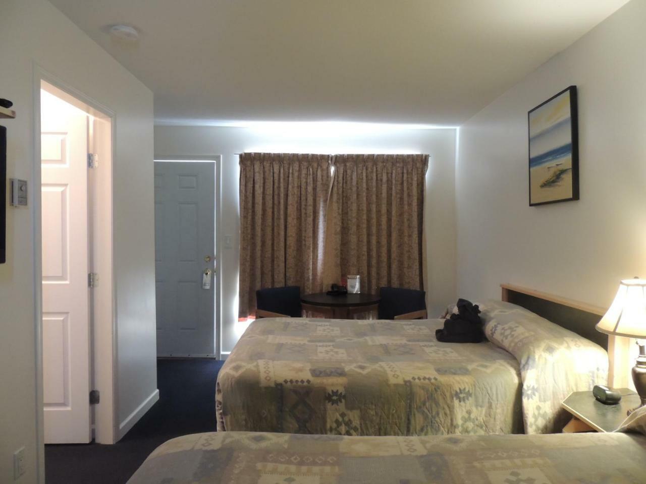 100 Mile Motel & Rv Park 100 Mile House Bagian luar foto