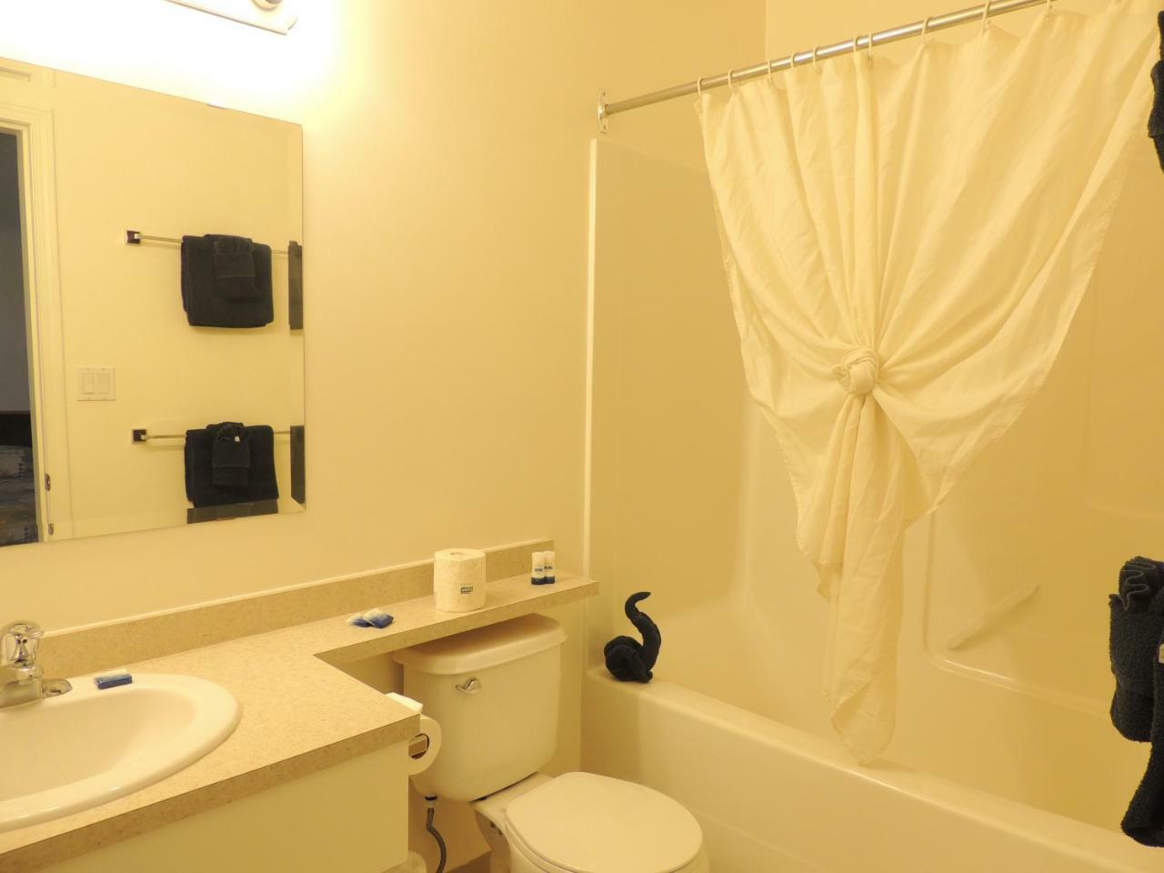 100 Mile Motel & Rv Park 100 Mile House Bagian luar foto