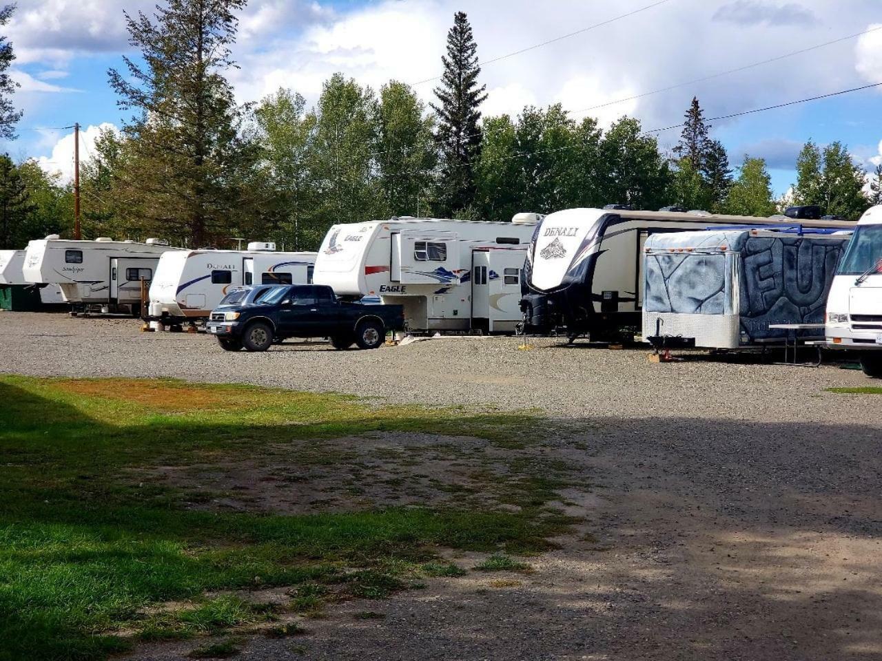 100 Mile Motel & Rv Park 100 Mile House Bagian luar foto