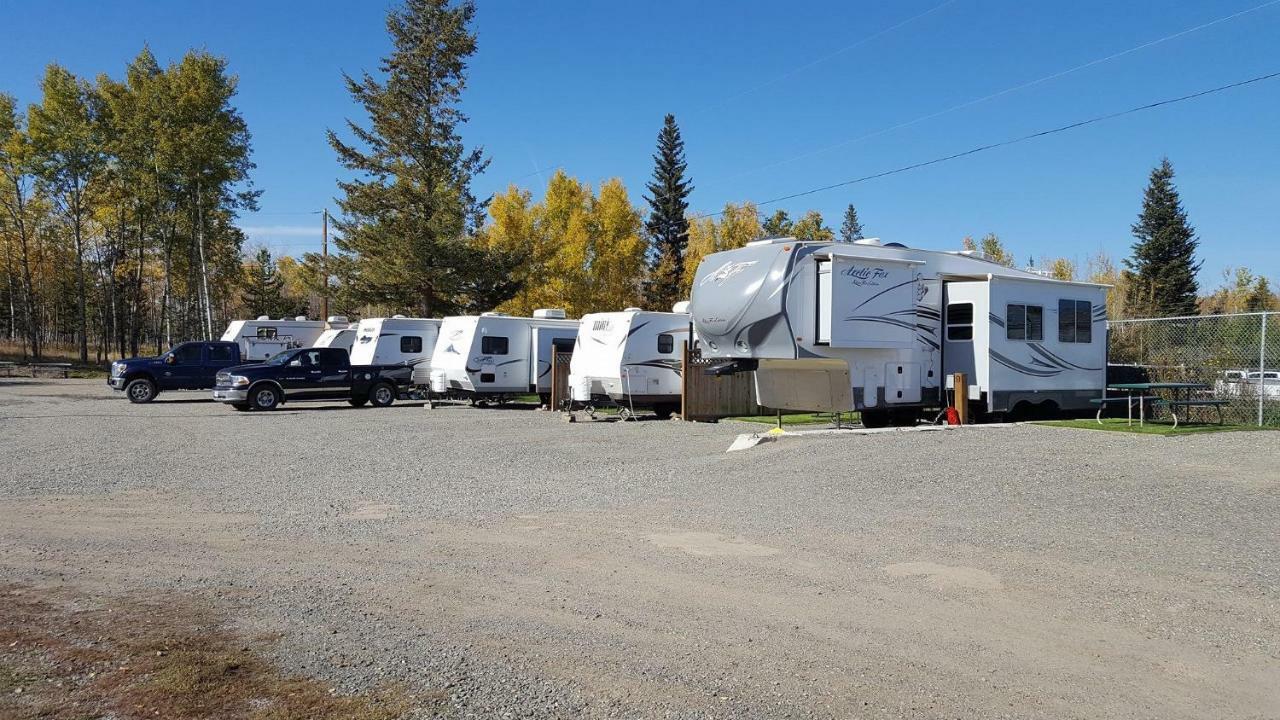 100 Mile Motel & Rv Park 100 Mile House Bagian luar foto
